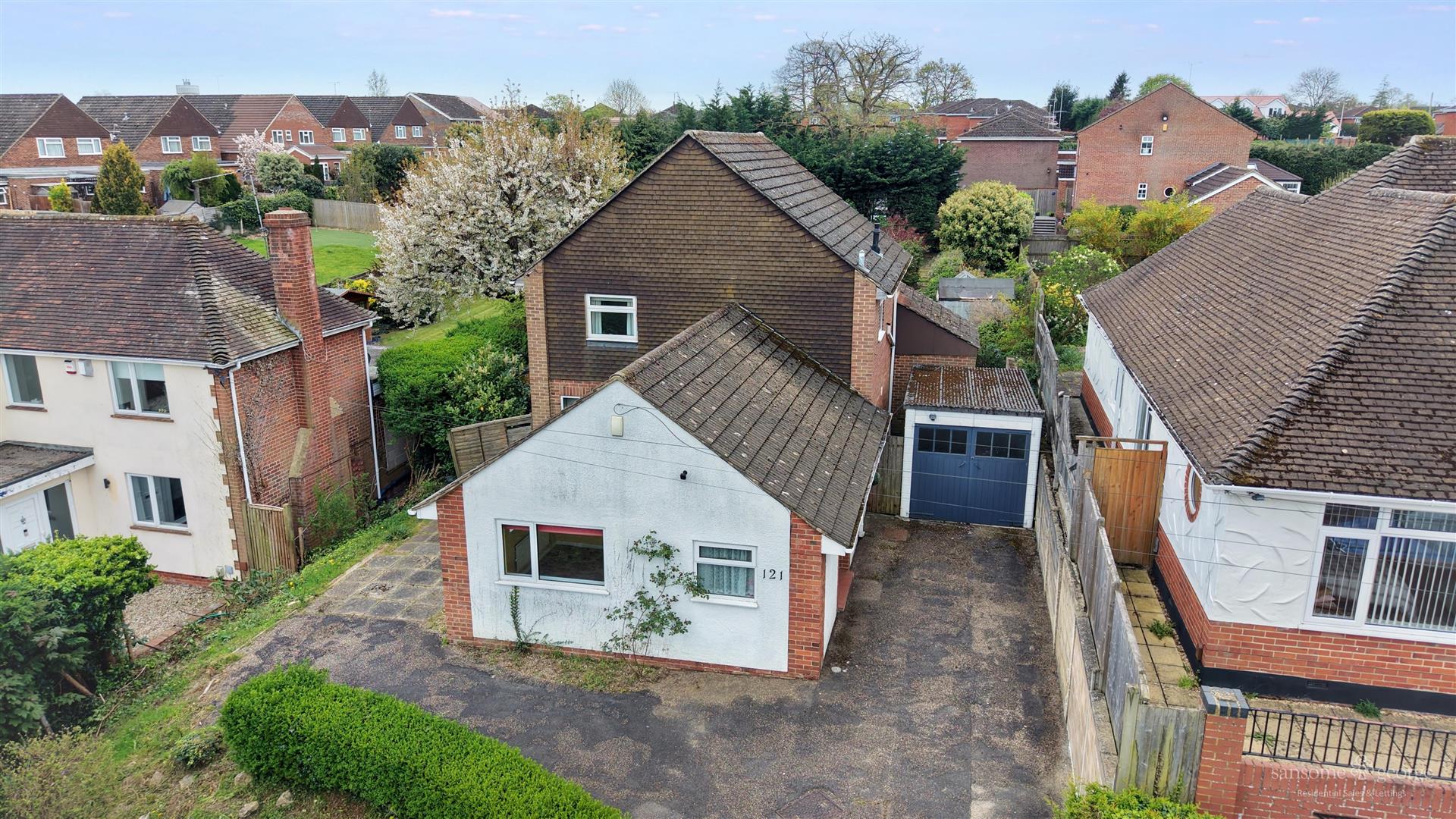 4 bed property in Chapel Hill, Reading